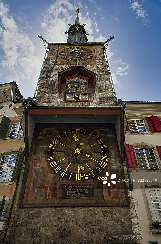 瑞士索洛图恩的红色塔楼天文钟图片素材