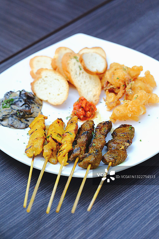 烤牛肉鸡肉串（沙爹）图片素材