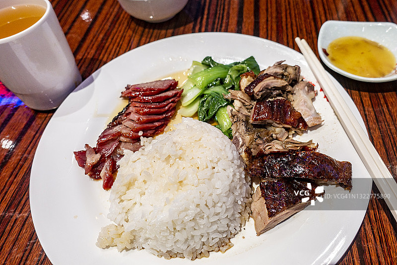 餐桌盘装烤鸭图片素材