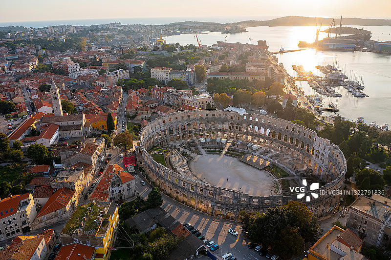 克罗地亚普拉竞技场日落鸟瞰图图片素材