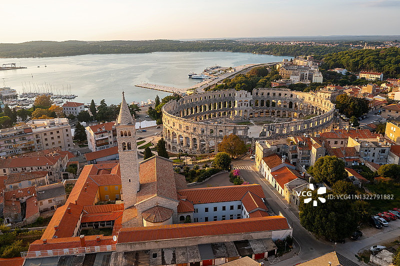 克罗地亚普拉竞技场日落鸟瞰图图片素材