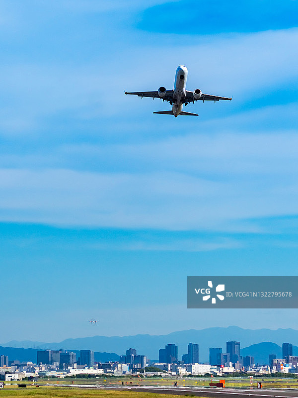 从大阪国际机场起飞图片素材