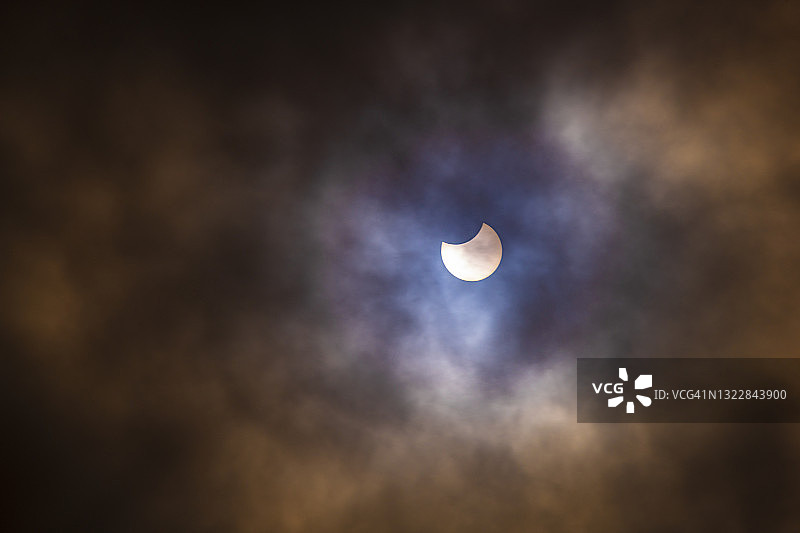 英国莫尔文看到的日偏食图片素材