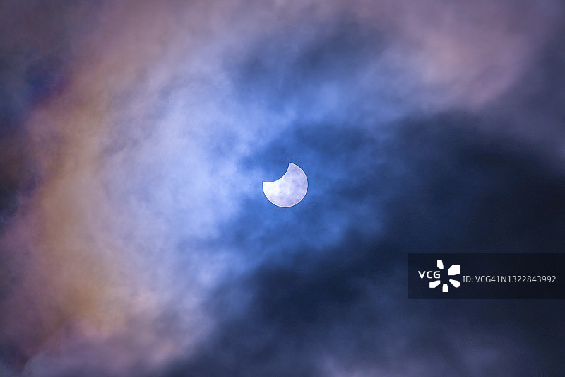 英国莫尔文看到的日偏食图片素材