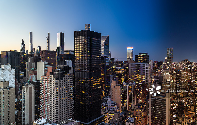 曼哈顿中城从白天到夜晚的合成景观图片素材