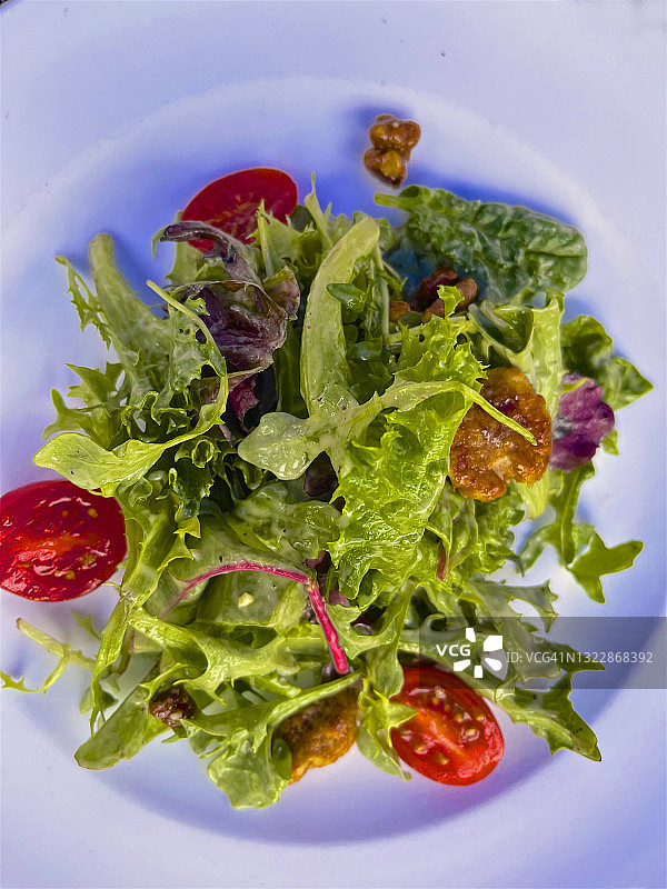 番茄蜜饯核桃蔬菜沙拉图片素材