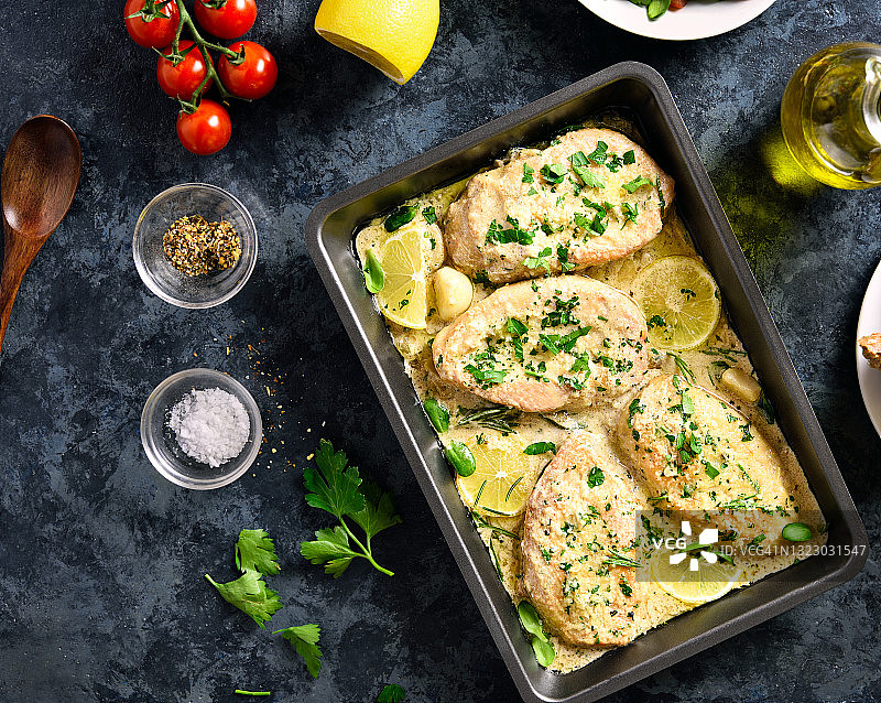 奶油蒜香鸡胸肉图片素材