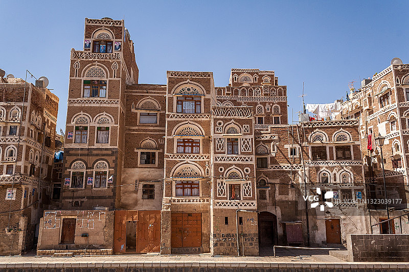 萨那城市天际线与传统泥砖建筑图片素材