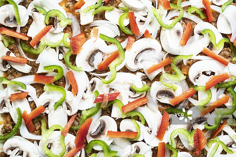 未烤制的披萨图片素材