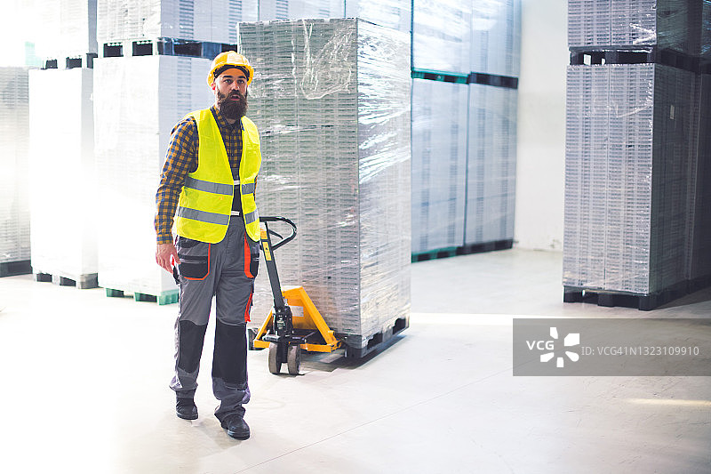 工作中的重物搬运图片素材