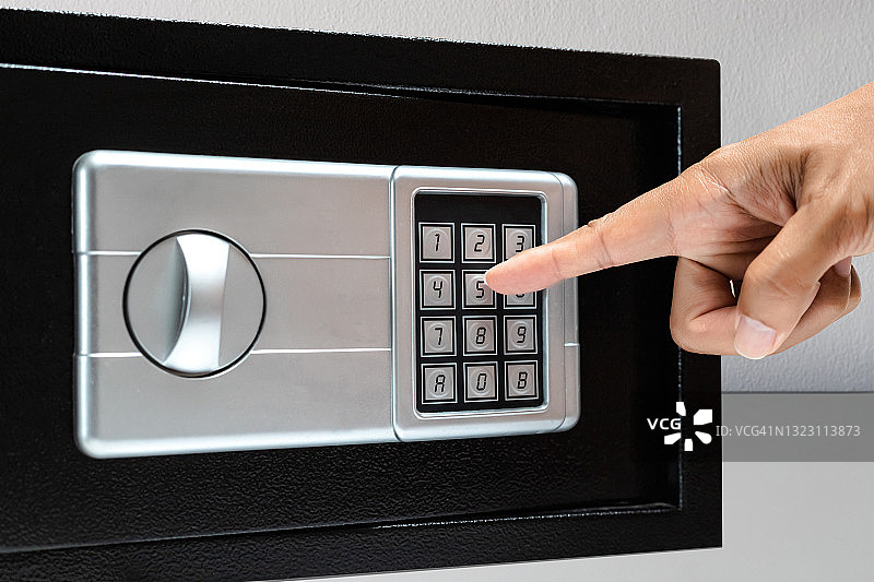 保险箱门上的密码锁图片素材