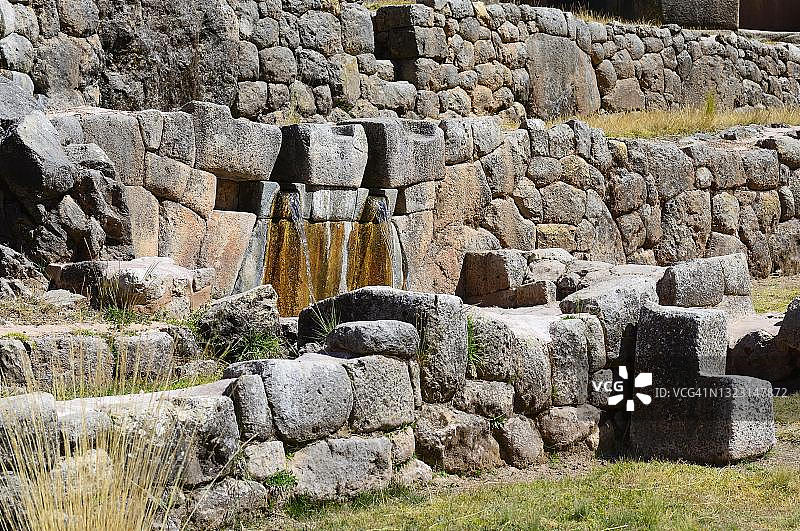 秘鲁库斯科地区坦博马凯印加水保护区春景图片素材