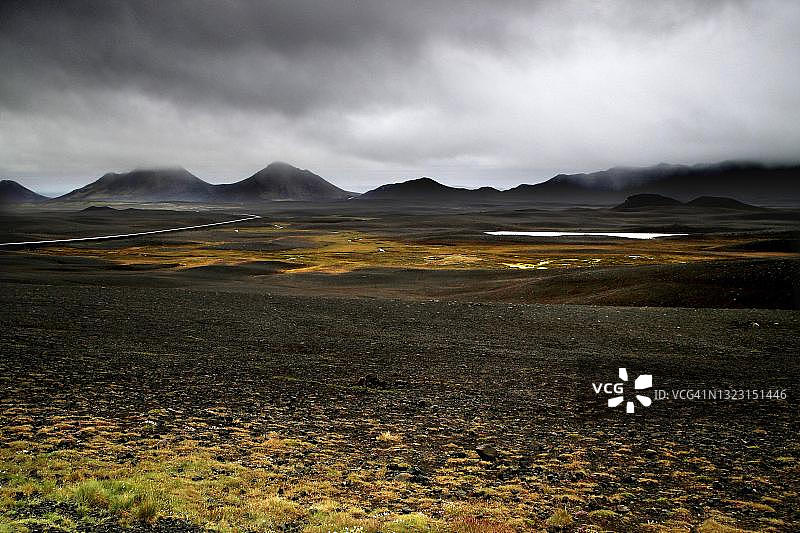 冰岛中部高地火山地貌，N1环线公路，熔岩石图片素材