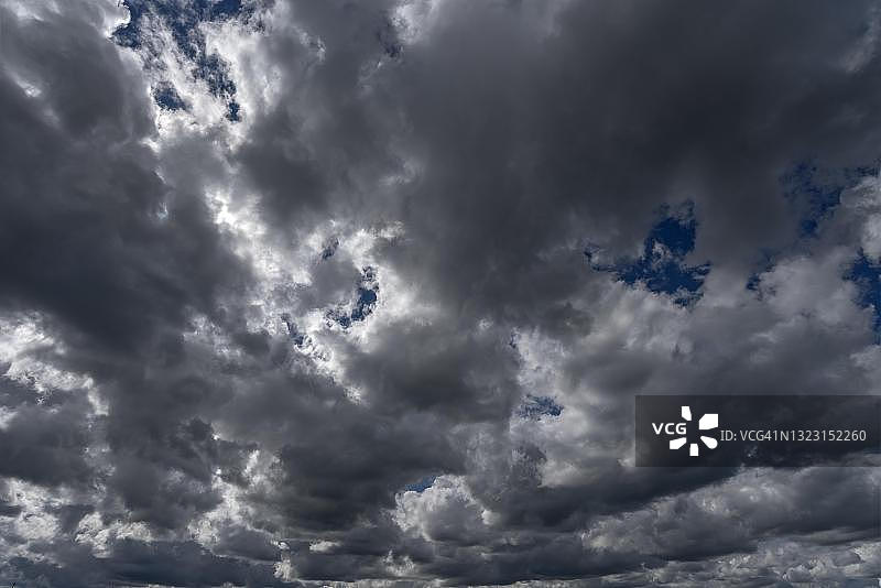德国巴伐利亚的雨云（雨层云）景观图片素材