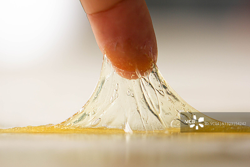 工厂用橡胶粘合剂特写图片素材