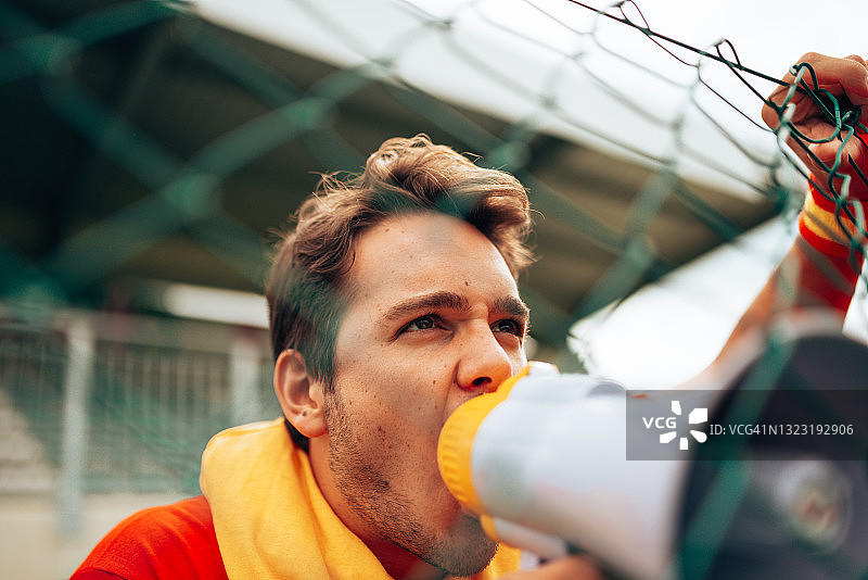 带扩音器的西班牙支持者图片素材