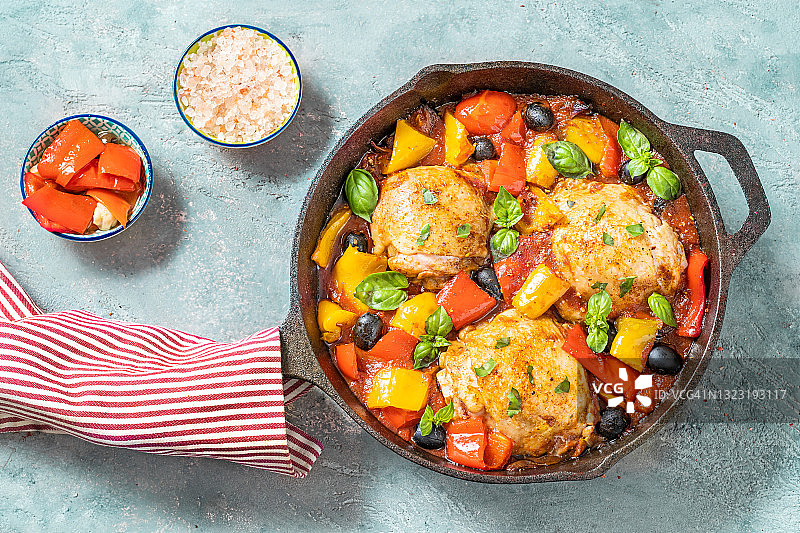 青椒橄榄番茄鸡腿图片素材
