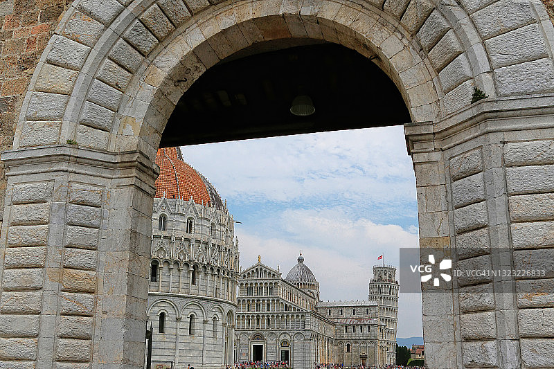 意大利比萨奇迹广场的建筑透视图片素材