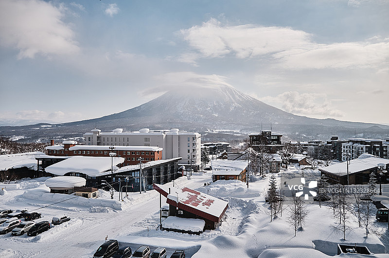 北海道新雪谷的羊蹄山景色图片素材