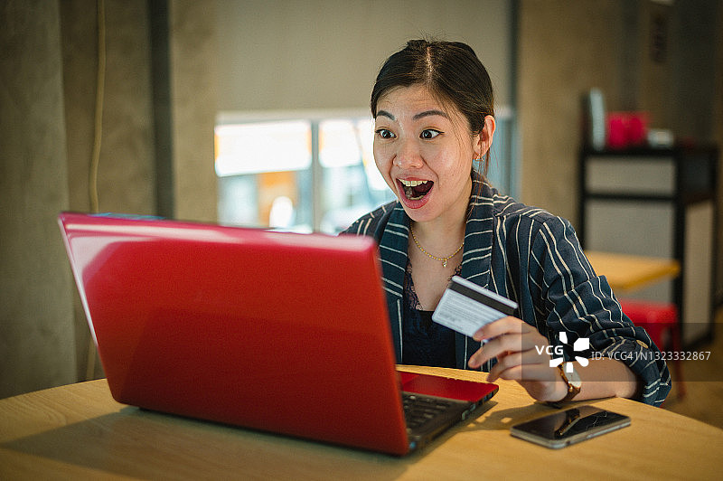 周末在线促销，高达70%折扣图片素材