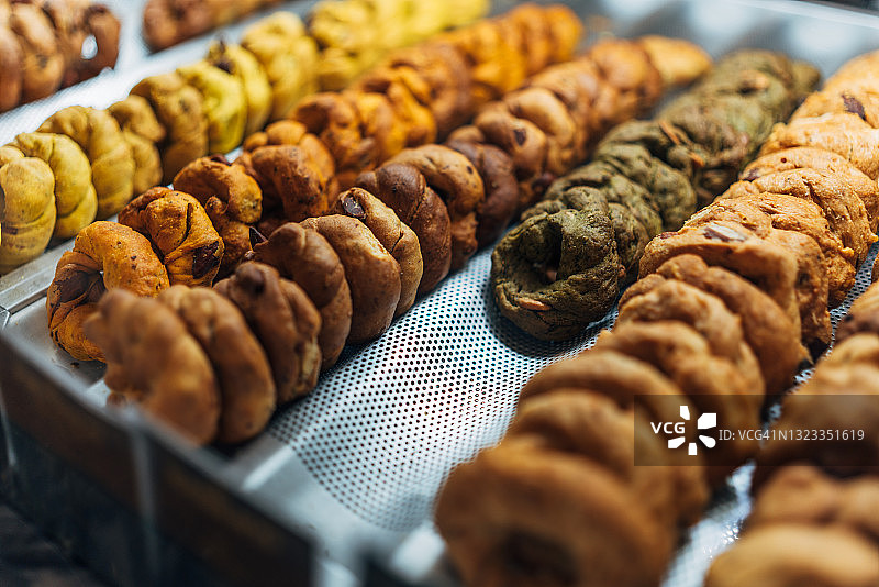 那不勒斯特色街头食品：杏仁猪油胡椒卷图片素材