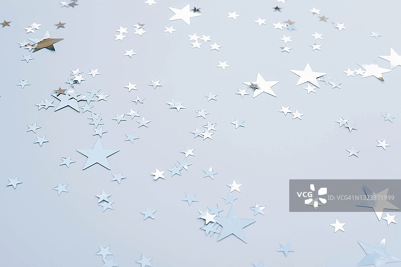 带有银色星星的灰色背景图片素材