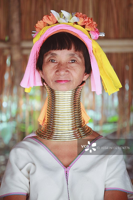 长颈喀伦族妇女图片素材