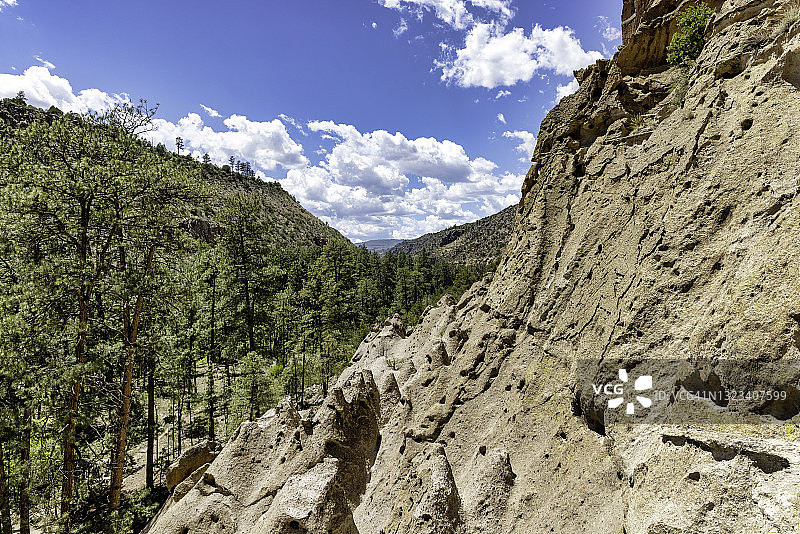 班德利尔国家纪念碑的悬崖和森林图片素材