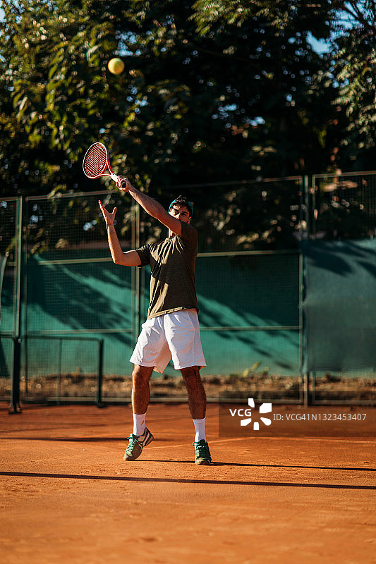 他终有一天会参加法国网球公开赛图片素材