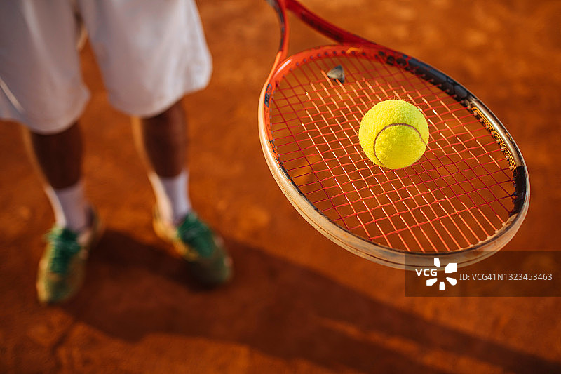 全神贯注的男子图片素材