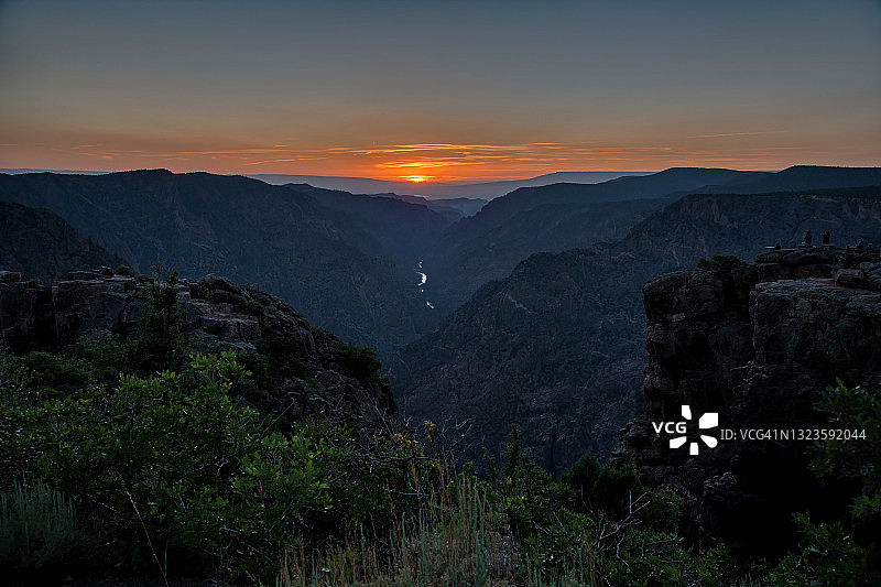 漫长而美丽的日落图片素材