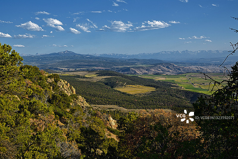 从远处看山有多远图片素材