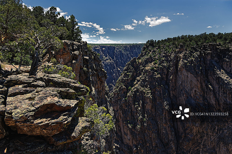 黑色峡谷图片素材
