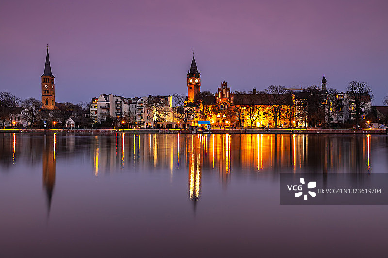 日落时分的柏林科佩尼克老城区（德国柏林）图片素材