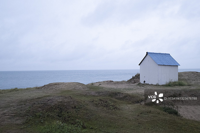 法国海岸的彩色小屋图片素材