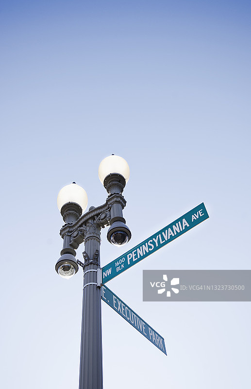 美国华盛顿哥伦比亚特区宾夕法尼亚大道1600号的白宫路牌图片素材