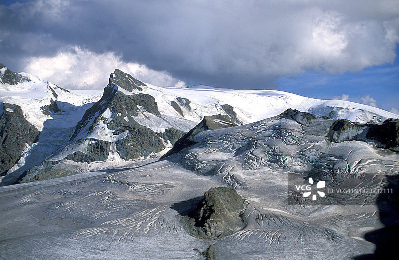 瑞士瓦莱州阿尔卑斯山冰川图片素材