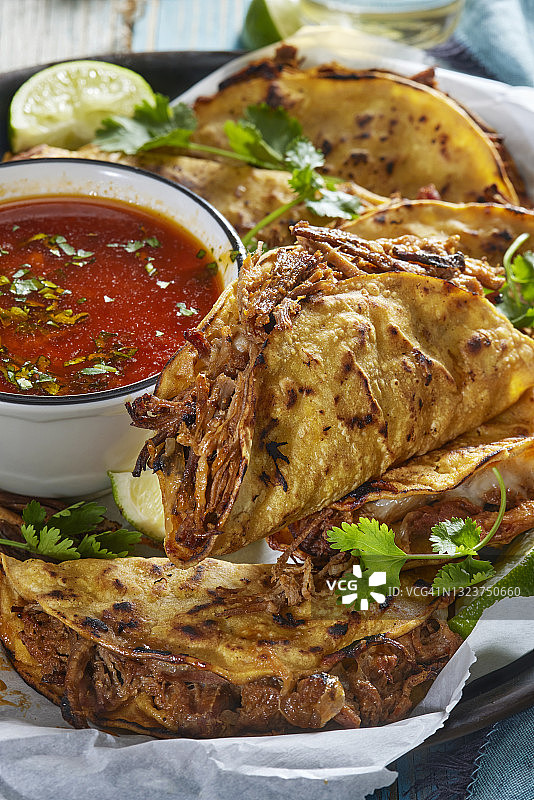 香脆炸肉卷玉米饼图片素材