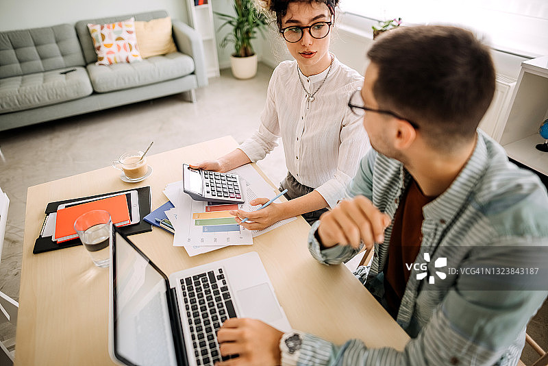 我们将一起完成图片素材