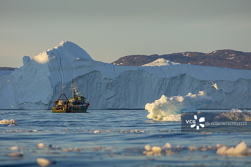 格陵兰岛迪斯科湾的商业渔船图片素材