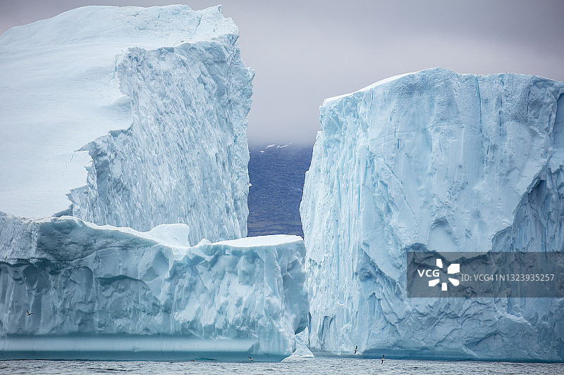 格陵兰岛伊卢利萨特迪斯科湾的融化冰山图片素材