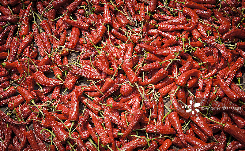 洒落的红辣椒图片素材