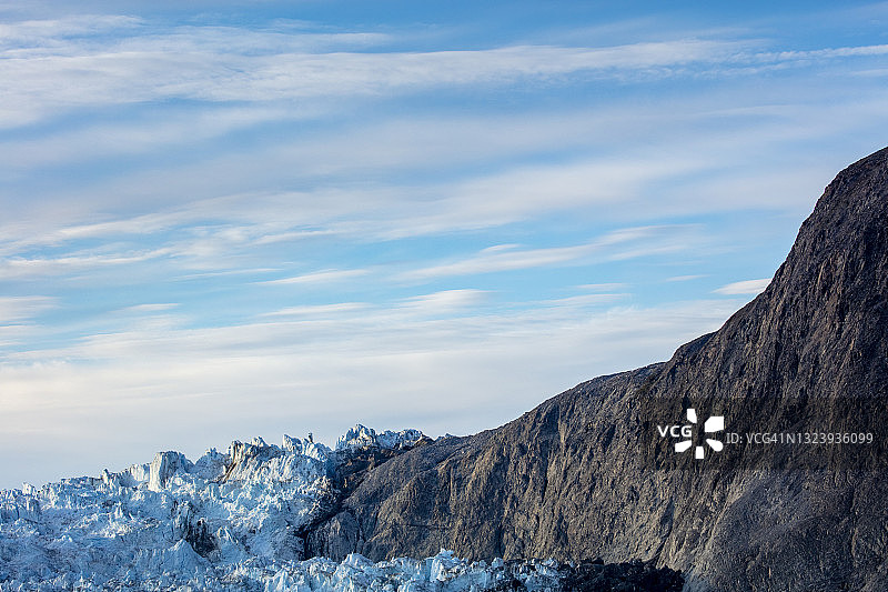 格陵兰伊卢利萨特Eqi冰川上的碎冰图片素材