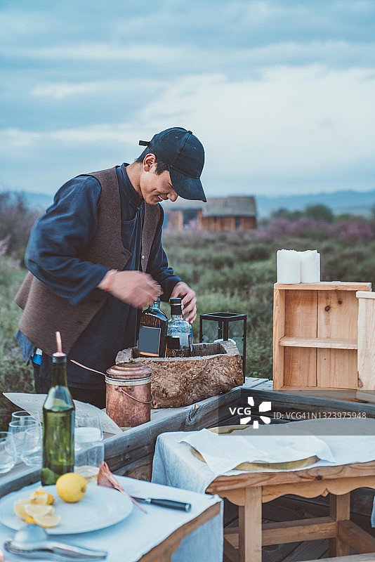 在草原上的豪华露营图片素材