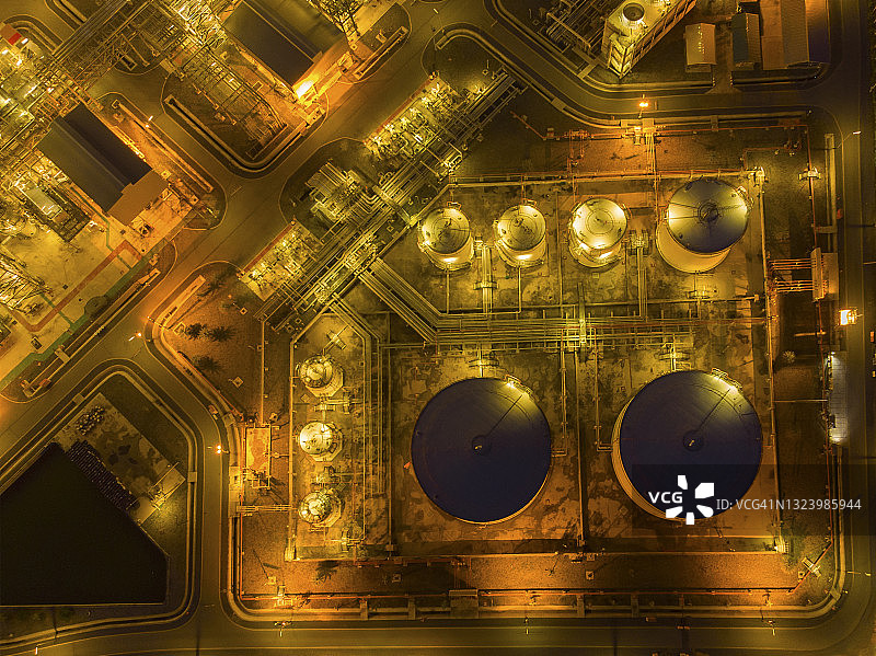 生产燃料的炼油厂航拍图片素材