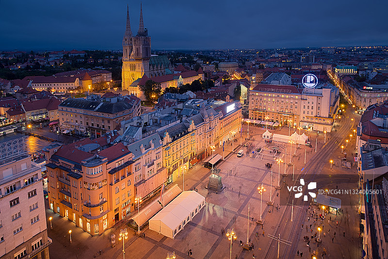 萨格勒布大教堂照明鸟瞰图图片素材