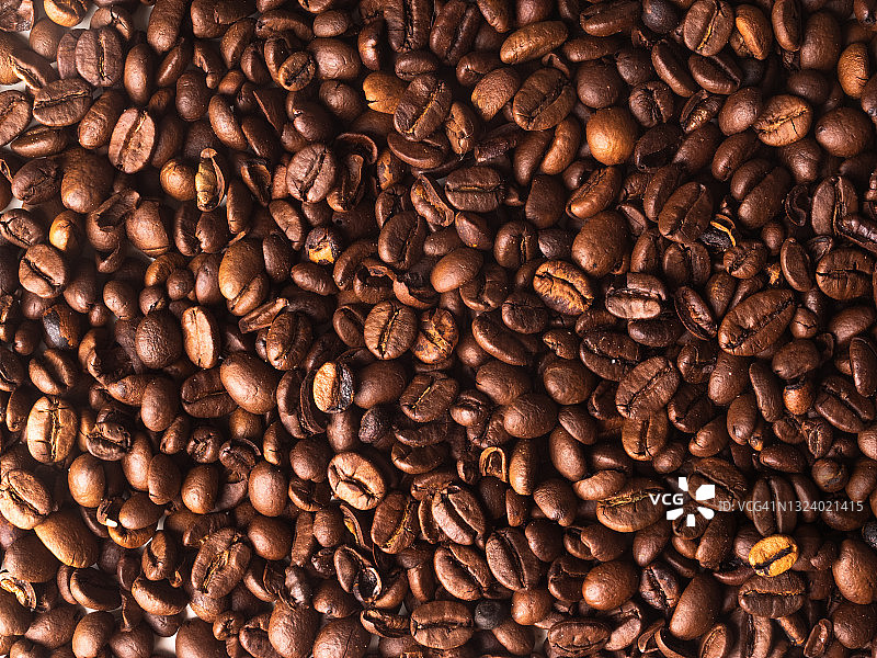 背景中的烘焙咖啡豆图片素材
