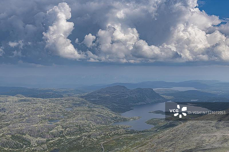 挪威泰勒马克郡，加usta山或加ustatoppen山周围的山景图片素材