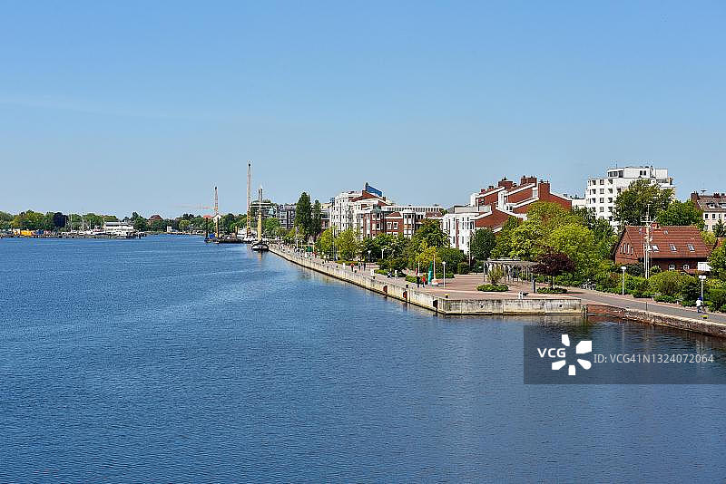 德国下萨克森州威廉港大型港口图片素材