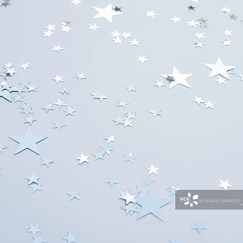 带有银色星星的灰色背景图片素材